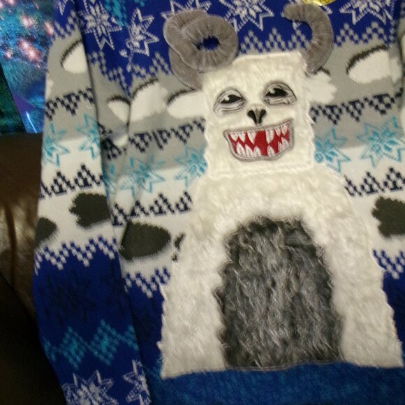 NWT Men's Hilarious Yeti M Ugly Sweater - Picture 1 of 7